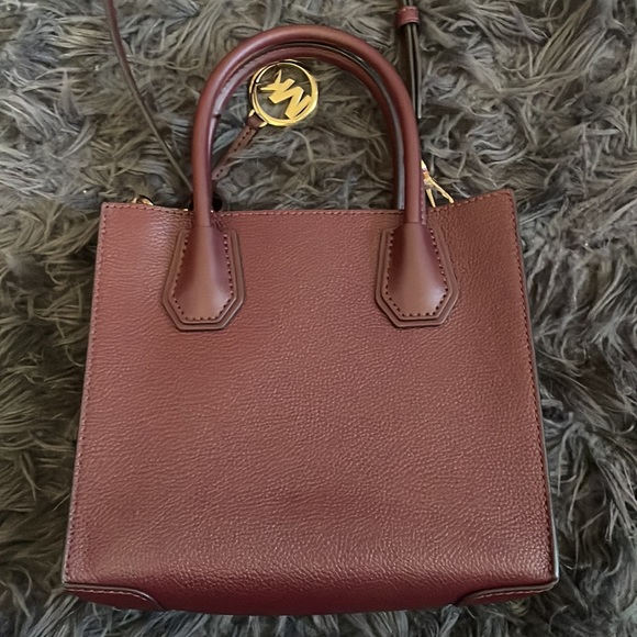 Beautiful wine red Michael Kors Mercer crossbody - Picture 4 of 6